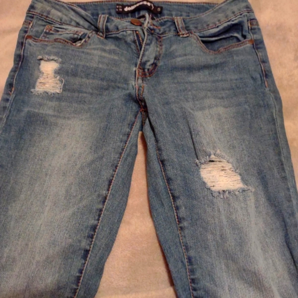 Juniors distressed jeans